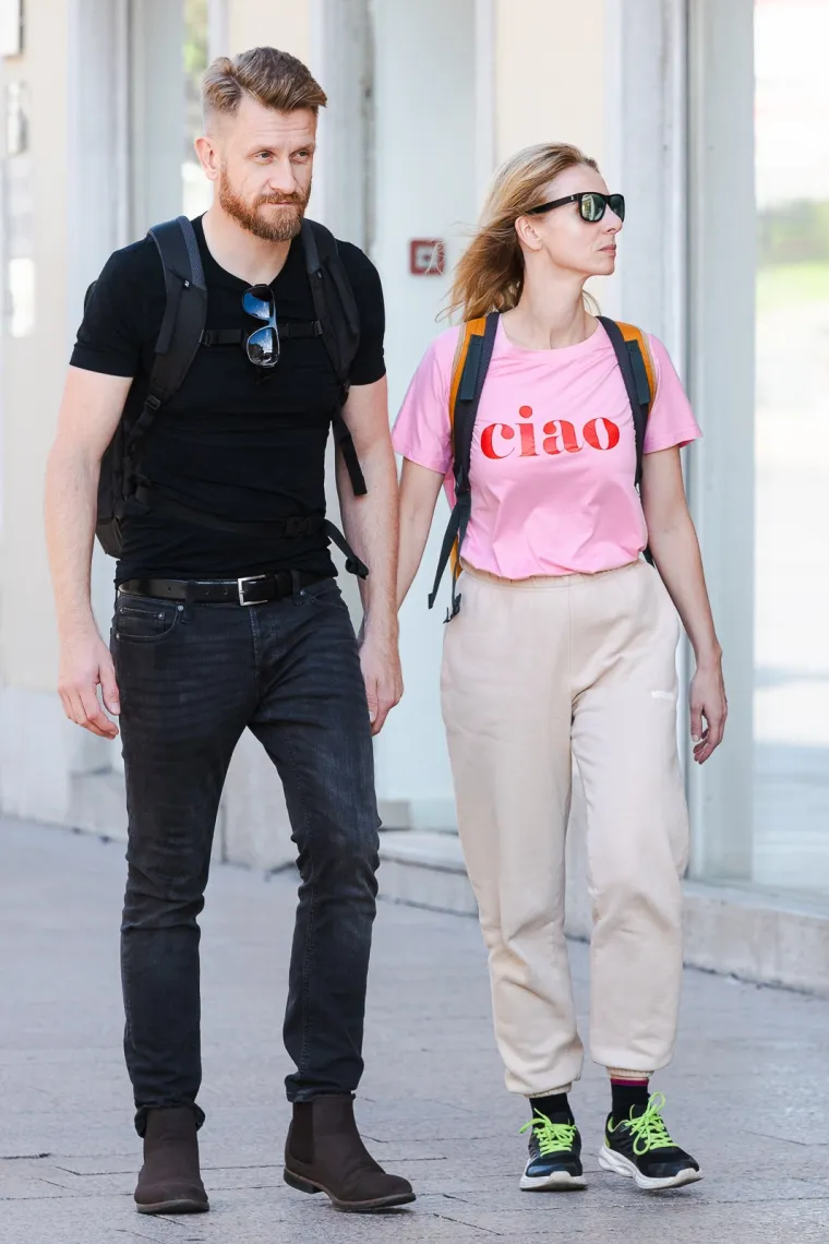 Od njenog dekoltea zastaje dah: Zgodna crnka izazvala pomutnju u centru Rijeke