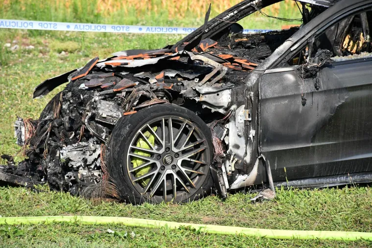 Pogledajte što je ostalo od luksuznih automobila nakon požara kraj Požege: Sve je uzrokovao hibrid?