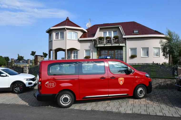 Pogledajte što je ostalo od luksuznih automobila nakon požara kraj Požege: Sve je uzrokovao hibrid?