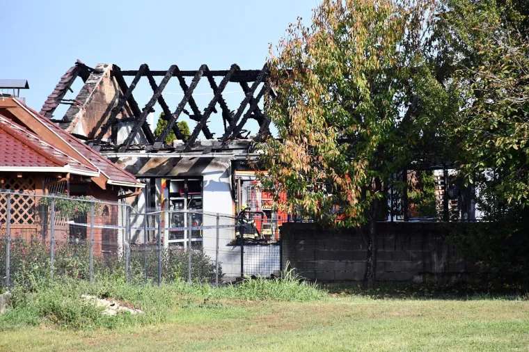 Pogledajte što je ostalo od luksuznih automobila nakon požara kraj Požege: Sve je uzrokovao hibrid?
