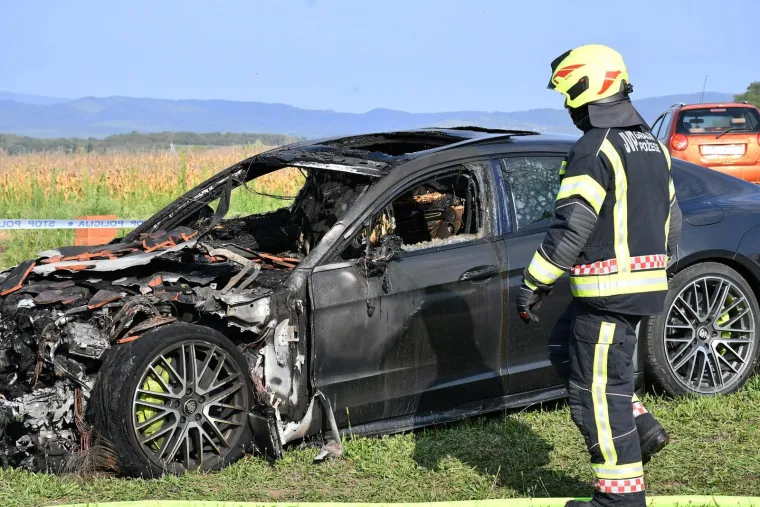 Pogledajte što je ostalo od luksuznih automobila nakon požara kraj Požege: Sve je uzrokovao hibrid?