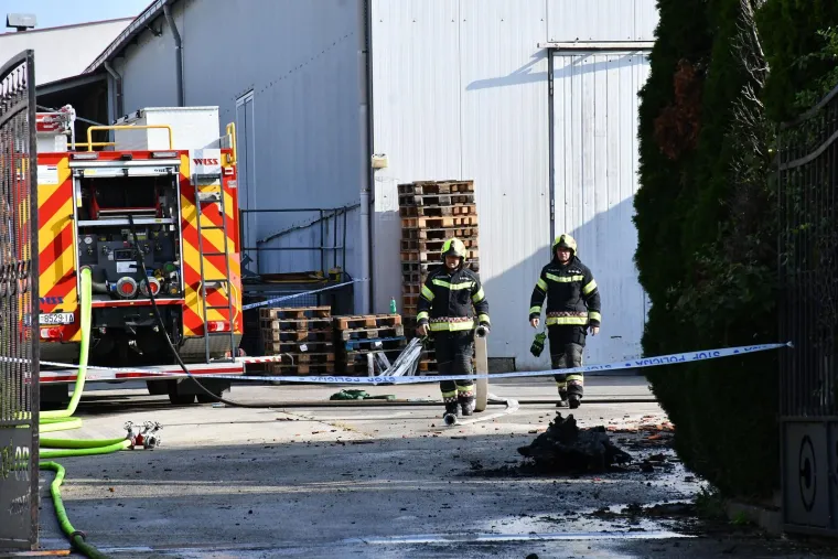 Pogledajte što je ostalo od luksuznih automobila nakon požara kraj Požege: Sve je uzrokovao hibrid?
