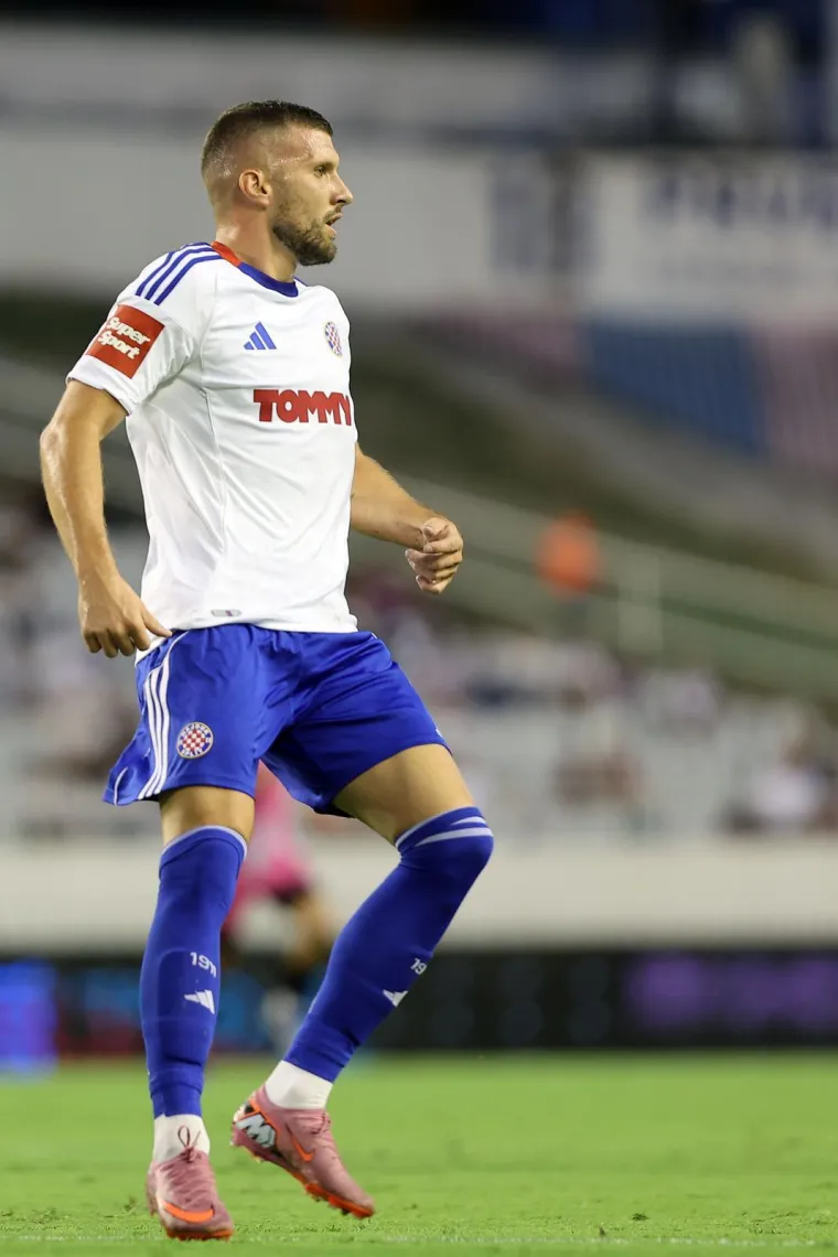 Uzavrela atmosfera na Poljudu: Misteroizne navijačice privukle pažnju