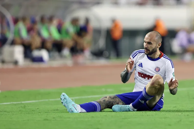 Uzavrela atmosfera na Poljudu: Misteroizne navijačice privukle pažnju