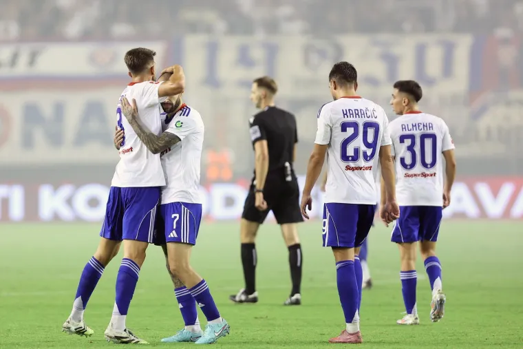 Uzavrela atmosfera na Poljudu: Misteroizne navijačice privukle pažnju