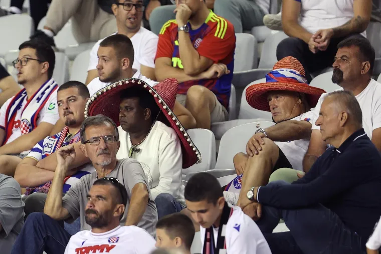 Uzavrela atmosfera na Poljudu: Misteroizne navijačice privukle pažnju