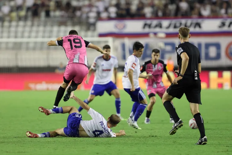 Uzavrela atmosfera na Poljudu: Misteroizne navijačice privukle pažnju