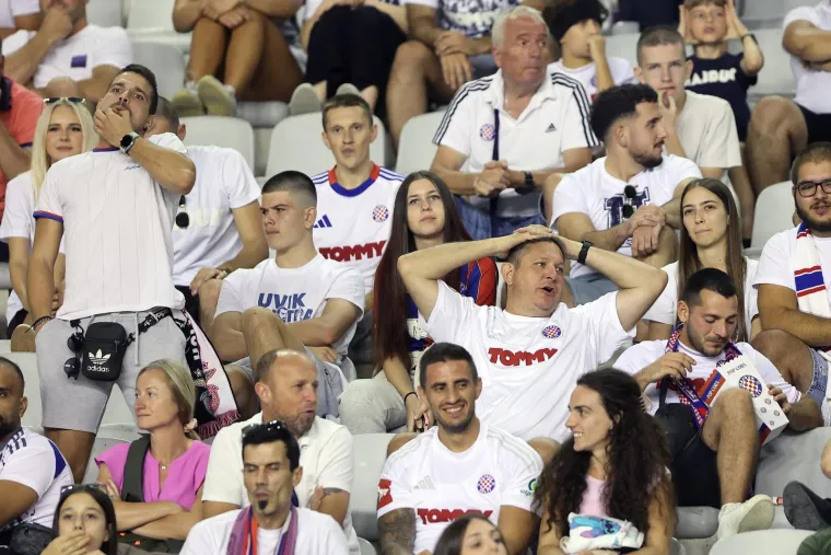 Uzavrela atmosfera na Poljudu: Misteroizne navijačice privukle pažnju