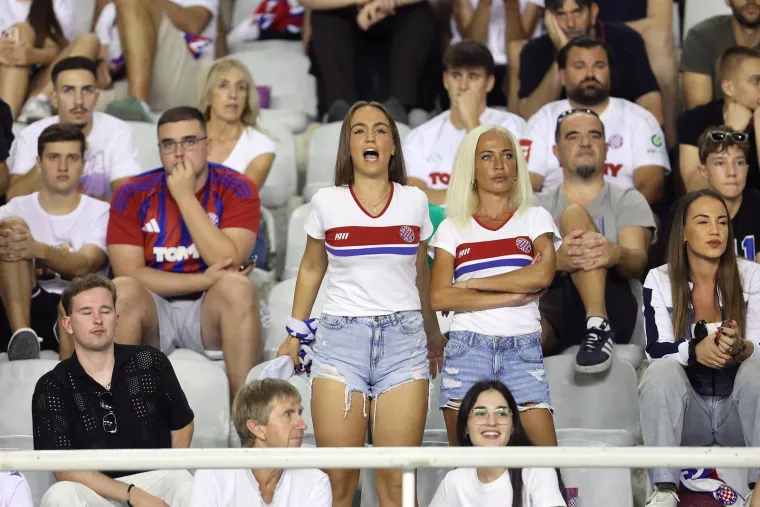 Uzavrela atmosfera na Poljudu: Misteroizne navijačice privukle pažnju