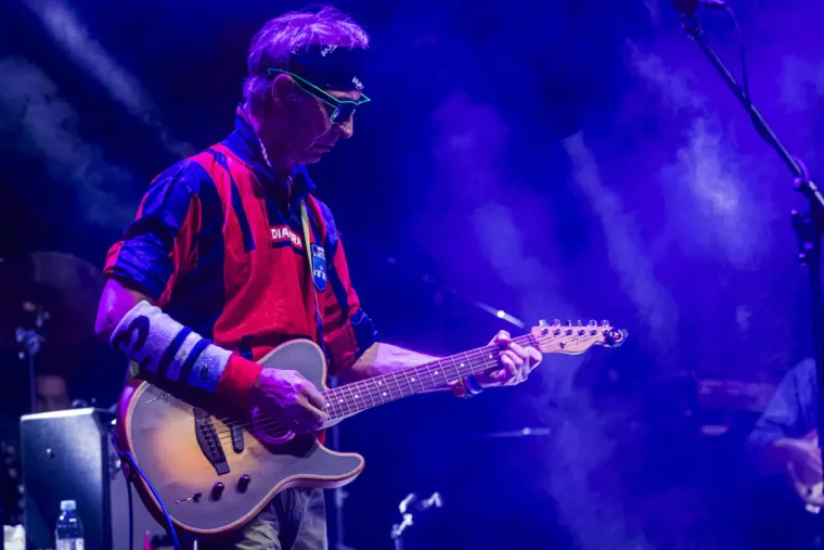 One su lomile srca ove subote: Svi su gledali u tri dame bujnog dekoltea