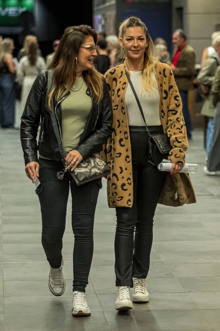 One su lomile srca ove subote: Svi su gledali u tri dame bujnog dekoltea