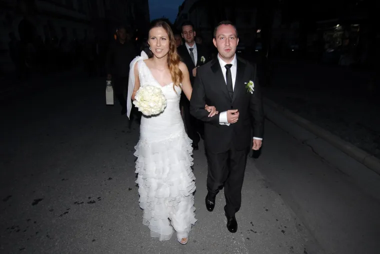 Ovako je Đurđa Adlešič slavila sinovo vjenčanje: Pratila ih povorka, stigla i Jadranka Kosor