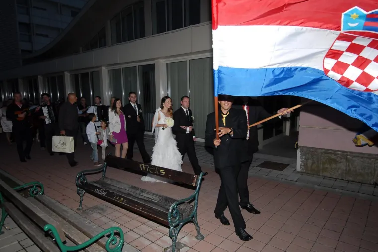 Ovako je Đurđa Adle&scaron;ič slavila sinovo vjenčanje: Pratila ih povorka, stigla i Jadranka Kosor