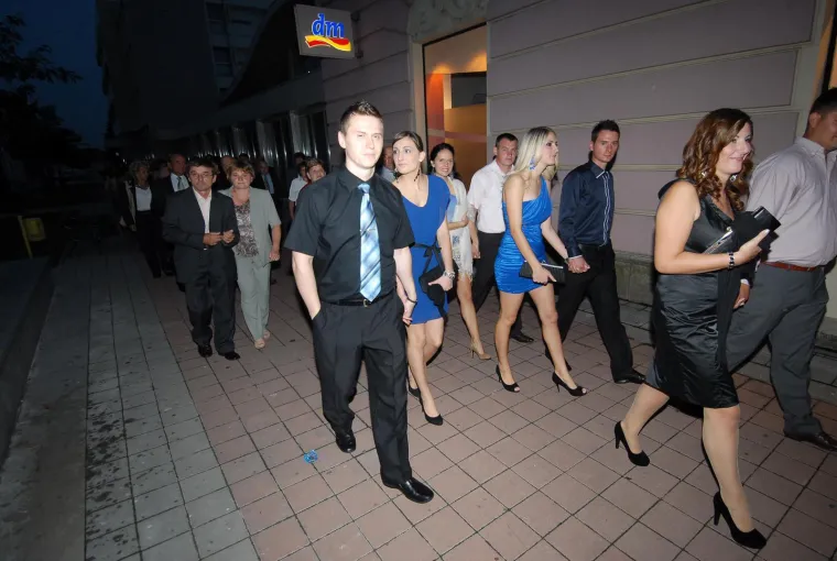 Ovako je Đurđa Adle&scaron;ič slavila sinovo vjenčanje: Pratila ih povorka, stigla i Jadranka Kosor