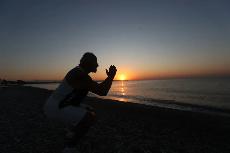 Pogledajte 76-godi&scaron;njaka koji je snažan kao Cro Cop: Bicepsi, tricepsi, a godine su samo broj