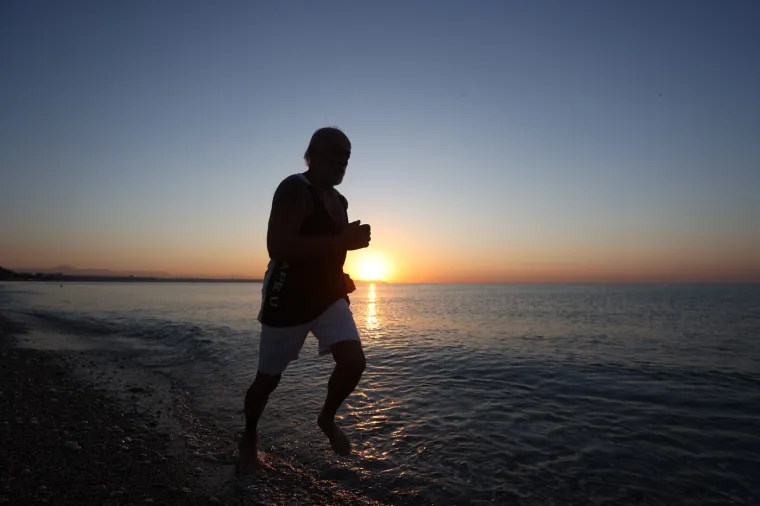 Pogledajte 76-godi&scaron;njaka koji je snažan kao Cro Cop: Bicepsi, tricepsi, a godine su samo broj