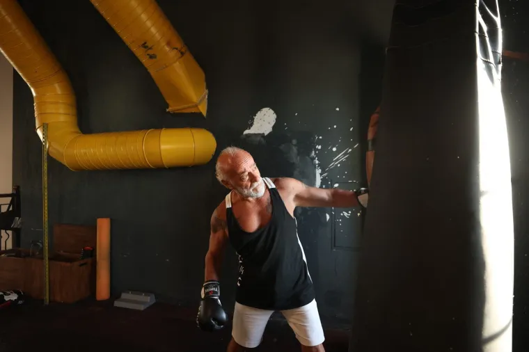 Pogledajte 76-godi&scaron;njaka koji je snažan kao Cro Cop: Bicepsi, tricepsi, a godine su samo broj