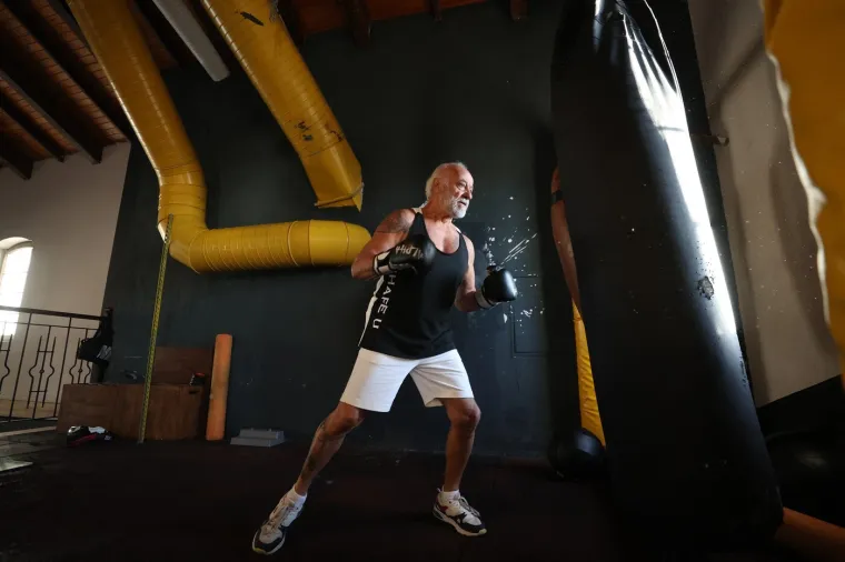 Pogledajte 76-godi&scaron;njaka koji je snažan kao Cro Cop: Bicepsi, tricepsi, a godine su samo broj