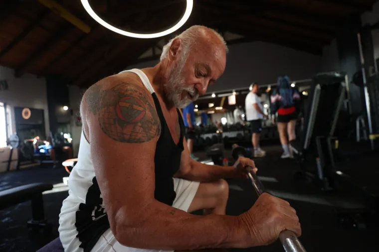 Pogledajte 76-godi&scaron;njaka koji je snažan kao Cro Cop: Bicepsi, tricepsi, a godine su samo broj