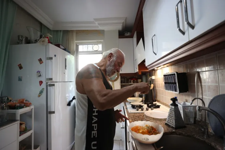 Pogledajte 76-godi&scaron;njaka koji je snažan kao Cro Cop: Bicepsi, tricepsi, a godine su samo broj