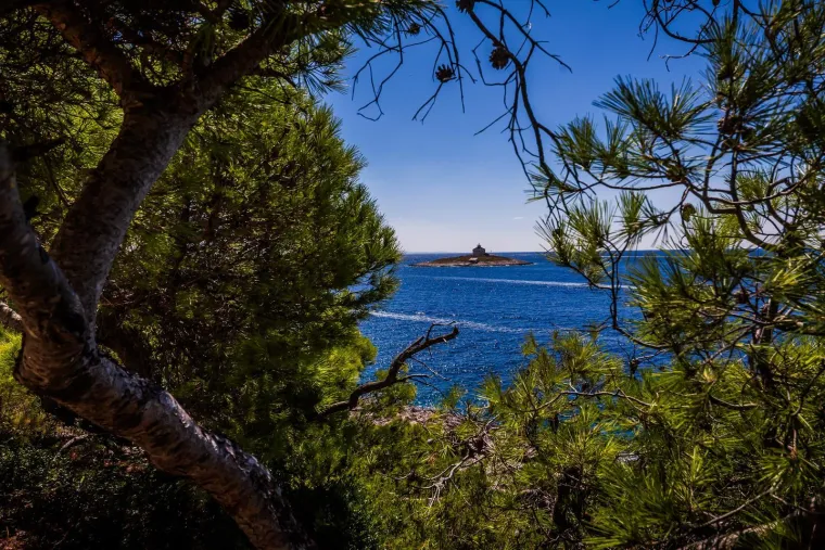 Savršeni kontrast užurbanom životu: Hrvatski otok koji mirom jednostavno poziva na odmor