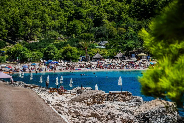Savršeni kontrast užurbanom životu: Hrvatski otok koji mirom jednostavno poziva na odmor