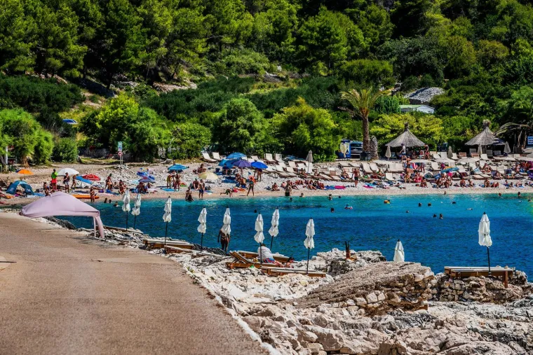 Savršeni kontrast užurbanom životu: Hrvatski otok koji mirom jednostavno poziva na odmor