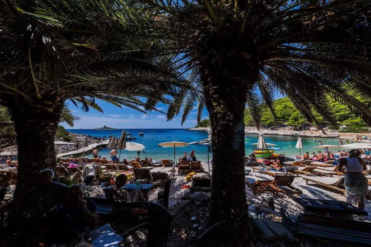 Savr&scaron;eni kontrast užurbanom životu: Hrvatski otok koji mirom jednostavno poziva na odmor