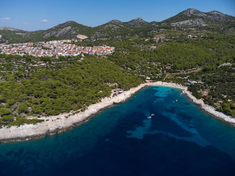 Savr&scaron;eni kontrast užurbanom životu: Hrvatski otok koji mirom jednostavno poziva na odmor