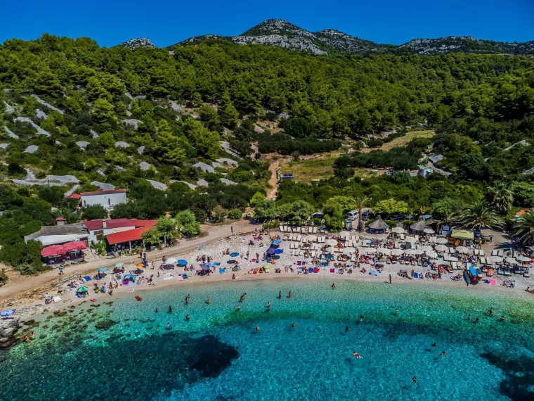 Savr&scaron;eni kontrast užurbanom životu: Hrvatski otok koji mirom jednostavno poziva na odmor