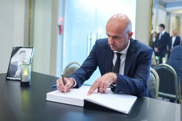 Legenda uz suprugu: Iznenadit ćete se tko je od poznatih odao počast Nikoli Piliću