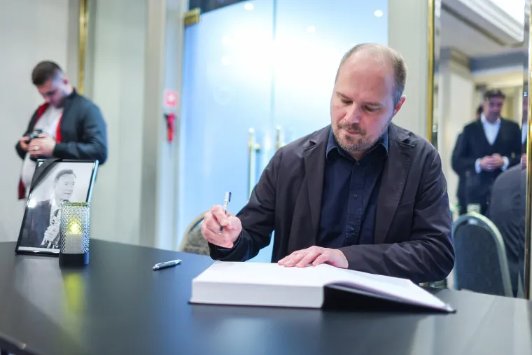 Legenda uz suprugu: Iznenadit ćete se tko je od poznatih odao počast Nikoli Piliću