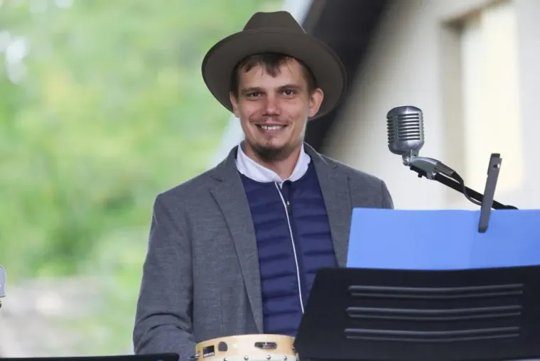 Pored njih nitko nije ni primjetio vino: Dvije brinete izazvale pravu pomutnju među posjetiteljima