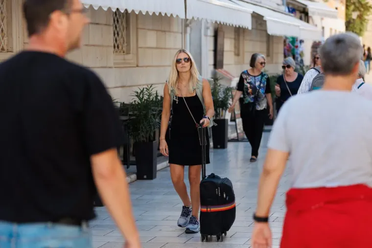 Dame u haljinama nisu prošle nezamijećeno: Centar Zadra bio je poput modne piste