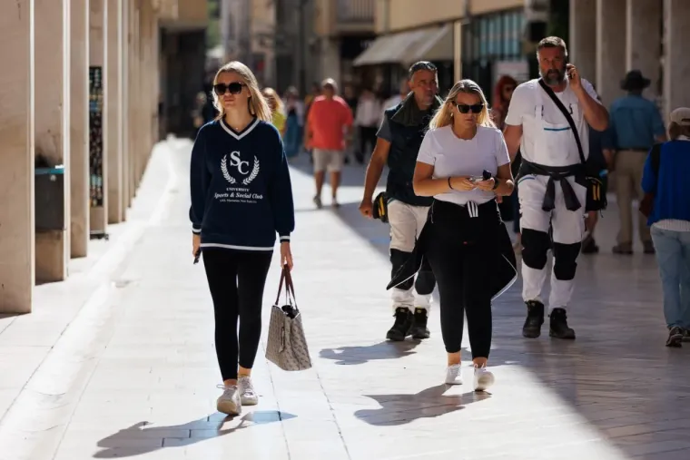 Dame u haljinama nisu prošle nezamijećeno: Centar Zadra bio je poput modne piste