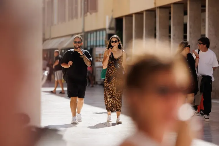 Dame u haljinama nisu prošle nezamijećeno: Centar Zadra bio je poput modne piste