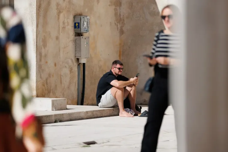 Dame u haljinama nisu prošle nezamijećeno: Centar Zadra bio je poput modne piste