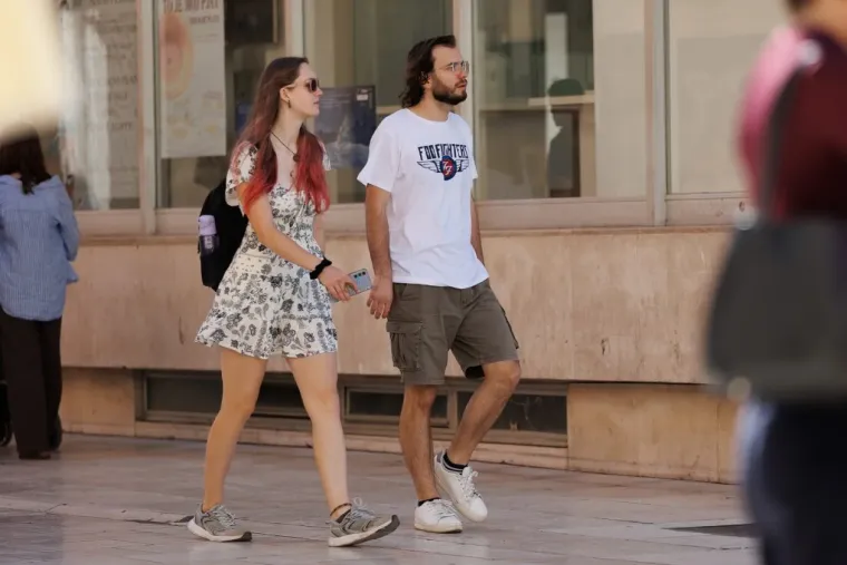 Dame u haljinama nisu pro&scaron;le nezamijećeno: Centar Zadra bio je poput modne piste