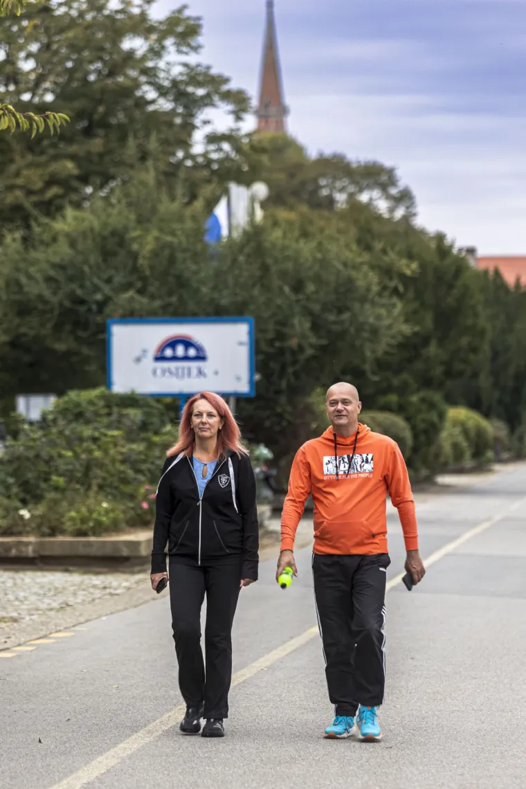 Dvije ljepotice uljep&scaron;ale dan u Osijeku: Osmijesima od uha do uha privukle pažnju