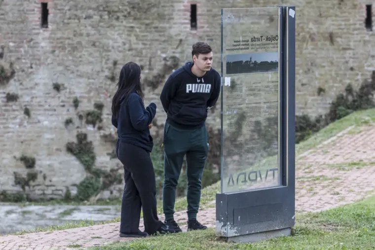 Dvije ljepotice uljep&scaron;ale dan u Osijeku: Osmijesima od uha do uha privukle pažnju