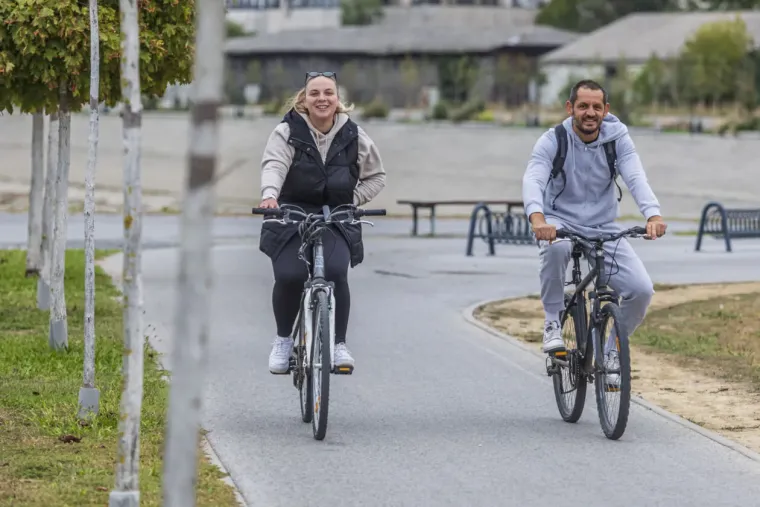 Dvije ljepotice uljep&scaron;ale dan u Osijeku: Osmijesima od uha do uha privukle pažnju