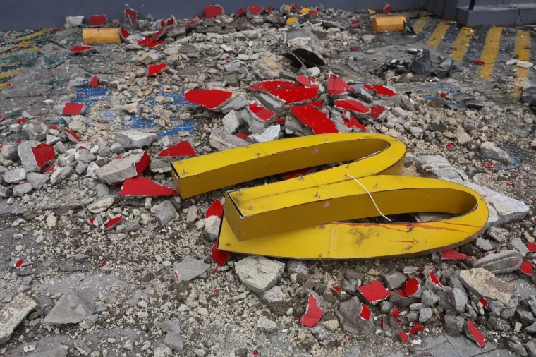 Stižu fotografije nakon razornog potresa: Urušene zgrade, broj mrtvih raste, bolnice preopterećene