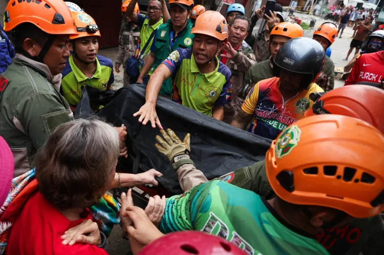 Stižu fotografije nakon razornog potresa: Urušene zgrade, broj mrtvih raste, bolnice preopterećene