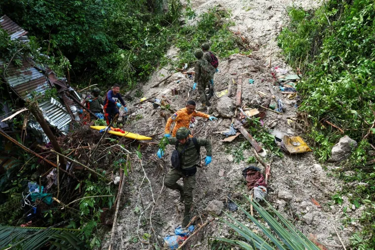 Stižu fotografije nakon razornog potresa: Urušene zgrade, broj mrtvih raste, bolnice preopterećene