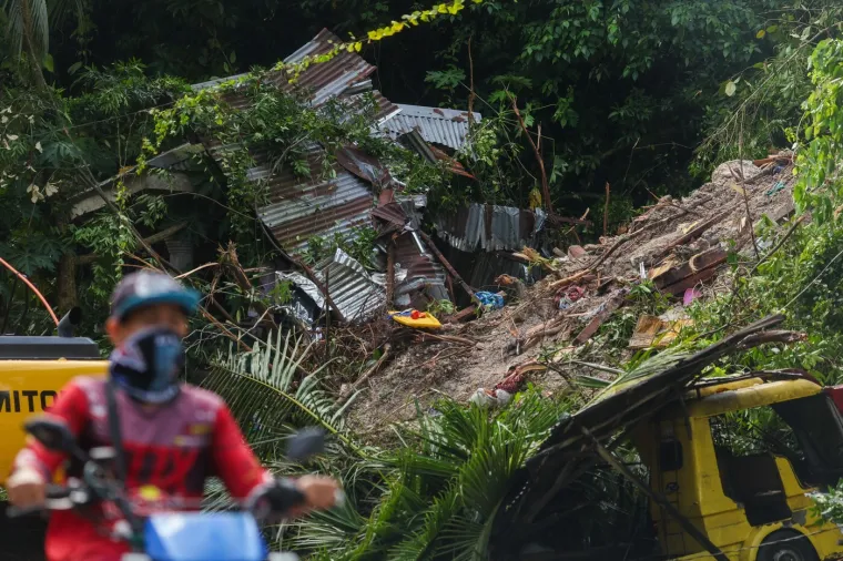 Stižu fotografije nakon razornog potresa: Urušene zgrade, broj mrtvih raste, bolnice preopterećene