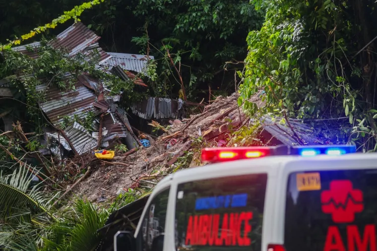 Stižu fotografije nakon razornog potresa: Urušene zgrade, broj mrtvih raste, bolnice preopterećene
