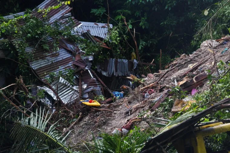 Stižu fotografije nakon razornog potresa: Urušene zgrade, broj mrtvih raste, bolnice preopterećene