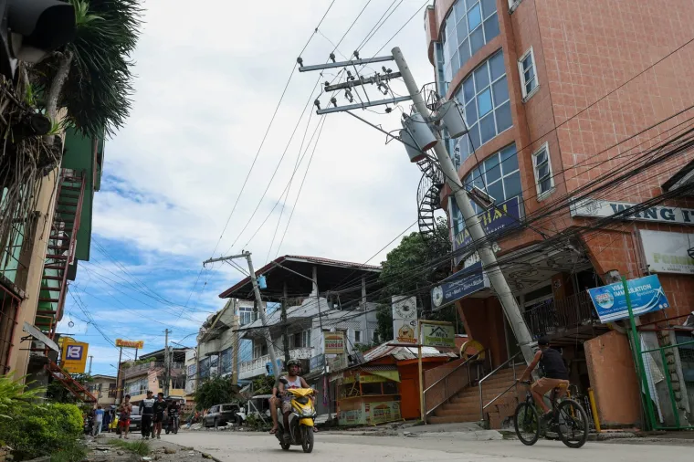 Stižu fotografije nakon razornog potresa: Urušene zgrade, broj mrtvih raste, bolnice preopterećene