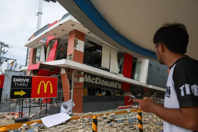 Stižu fotografije nakon razornog potresa: Uru&scaron;ene zgrade, broj mrtvih raste, bolnice preopterećene
