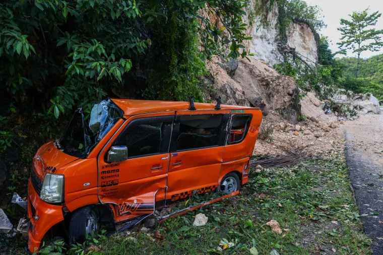 Stižu fotografije nakon razornog potresa: Uru&scaron;ene zgrade, broj mrtvih raste, bolnice preopterećene